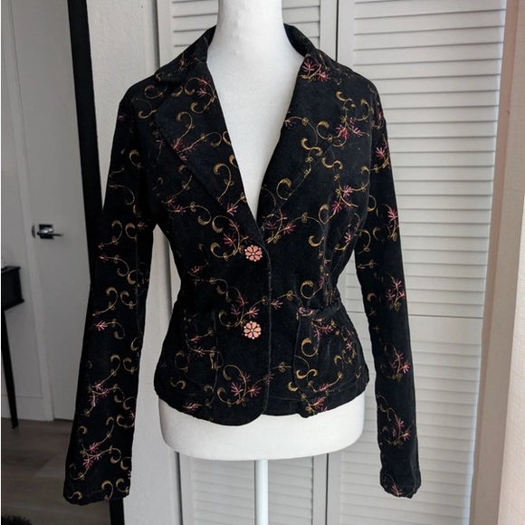 Elegant Black Embroidered Blazer - Picture 1 of 2